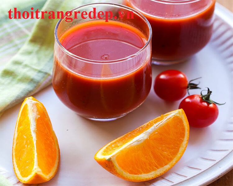    Mách 5 cách làm nước ép cà chua dưỡng da